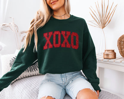 XOXO Glitter Red Varsity Sweatshirt - Valentine’s Day Pullover, Sparkling Love Statement Jumper, Cute Romantic Gift for Her, Glamorous XOXO Holiday Crewneck
