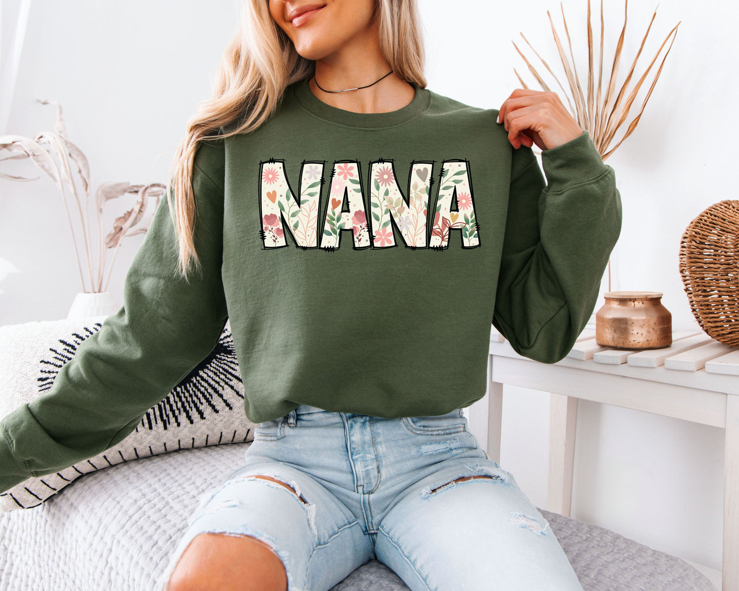 Blooming NANA Sweatshirt – Floral Typography Cozy Gift for Grandma