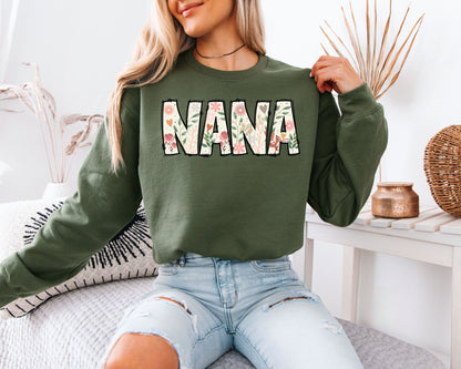 Blooming NANA Sweatshirt – Floral Typography Cozy Gift for Grandma