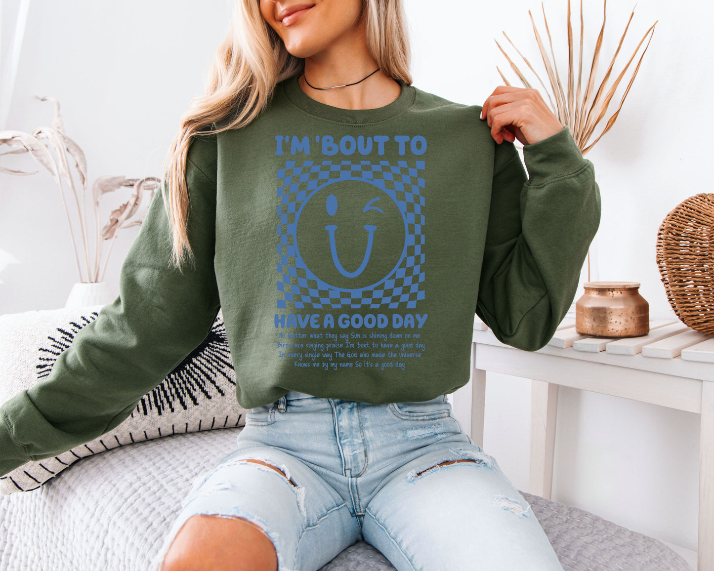 Have a Good Day Smiley Graphic Sweatshirt – Retro Aesthetic Unisex Pullover, Positive Vibes Cozy Sweatshirt