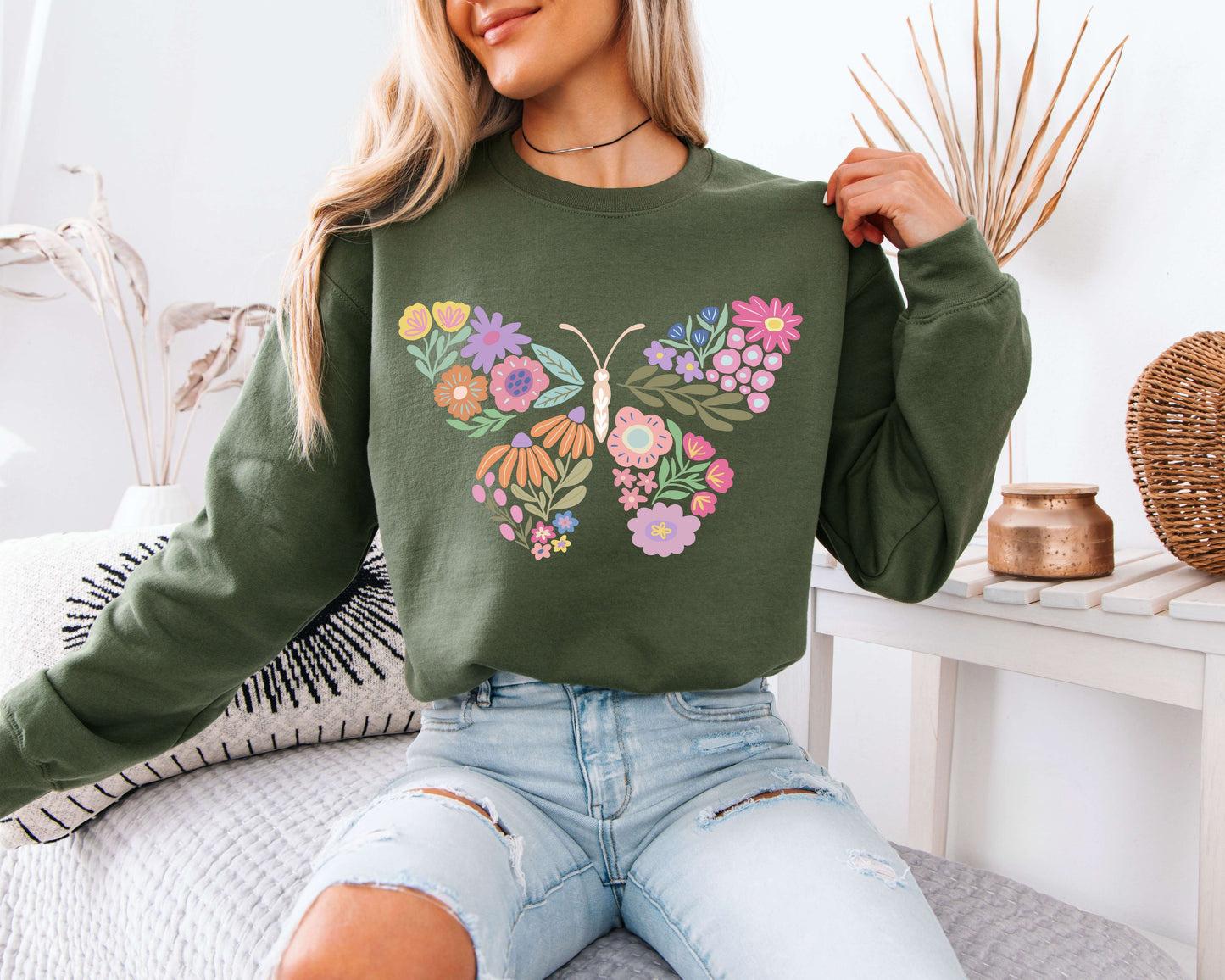 Vintage Butterfly Floral Sweatshirt, Cottagecore Garden Graphic Crewneck, Retro Nature Aesthetic Cozy Pullover