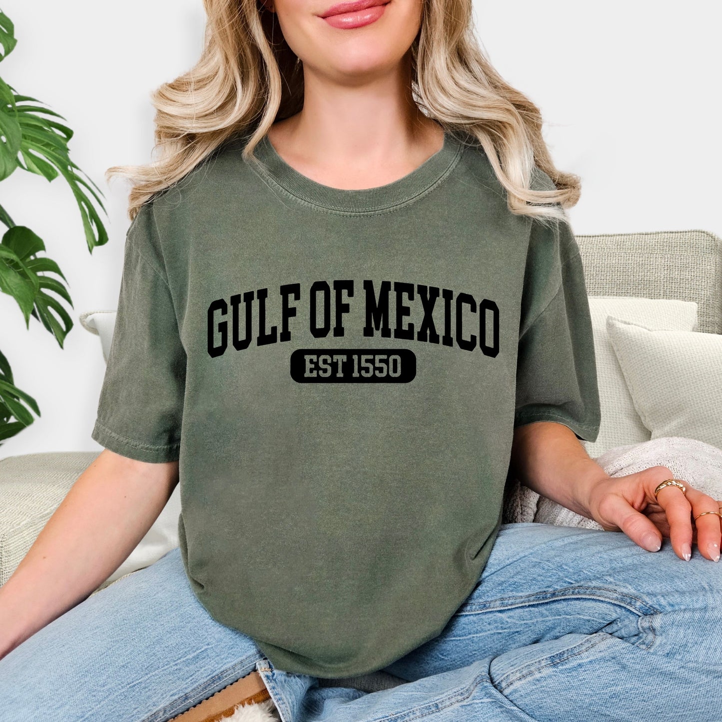 Vintage Santa Monica Surf Club Shirt - Retro California Route 66 T-Shirt, Coastal Surf Aesthetic Tee, Nostalgic Beach Sunset Sweatshirt, California Soul Graphic Tee