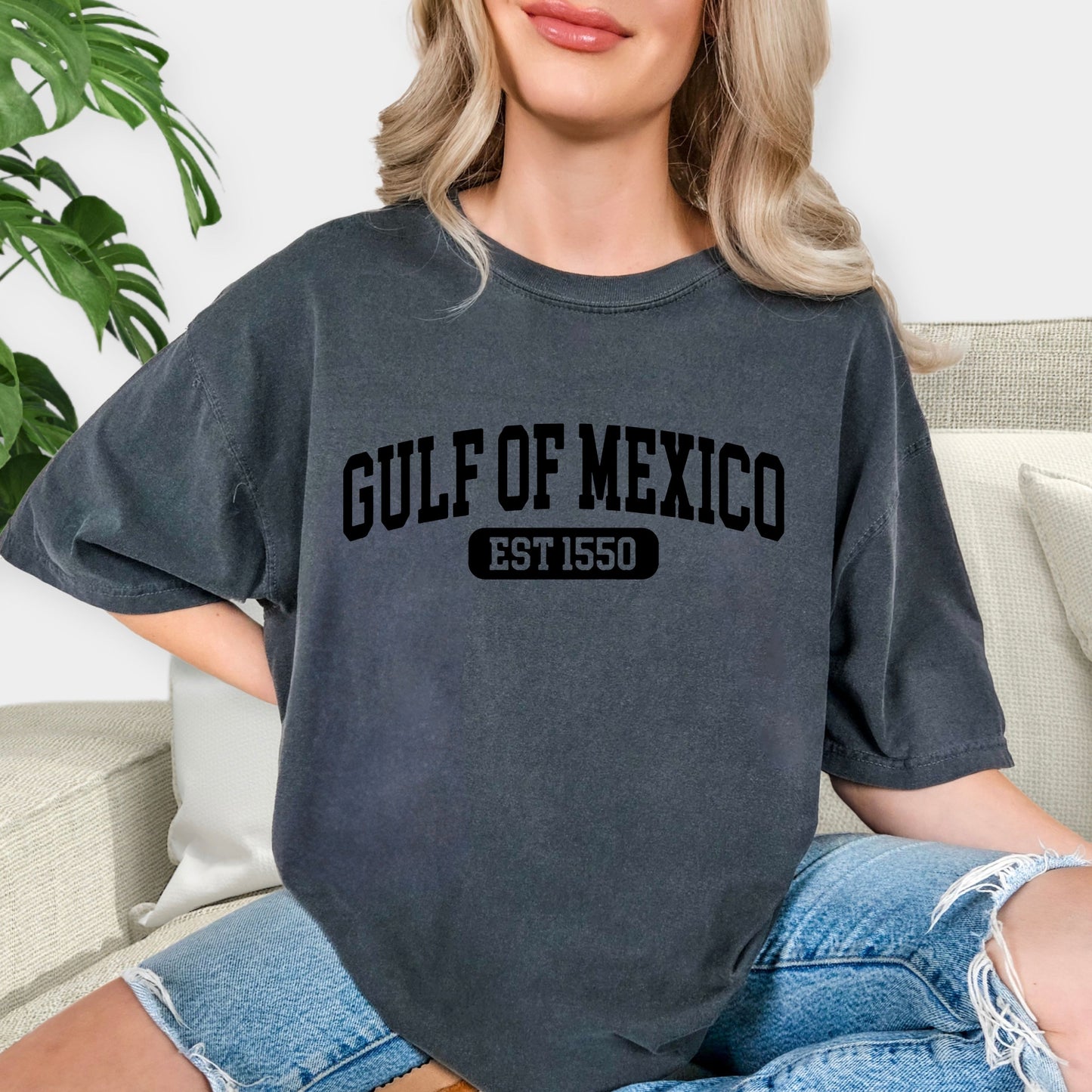 Vintage Santa Monica Surf Club Shirt - Retro California Route 66 T-Shirt, Coastal Surf Aesthetic Tee, Nostalgic Beach Sunset Sweatshirt, California Soul Graphic Tee