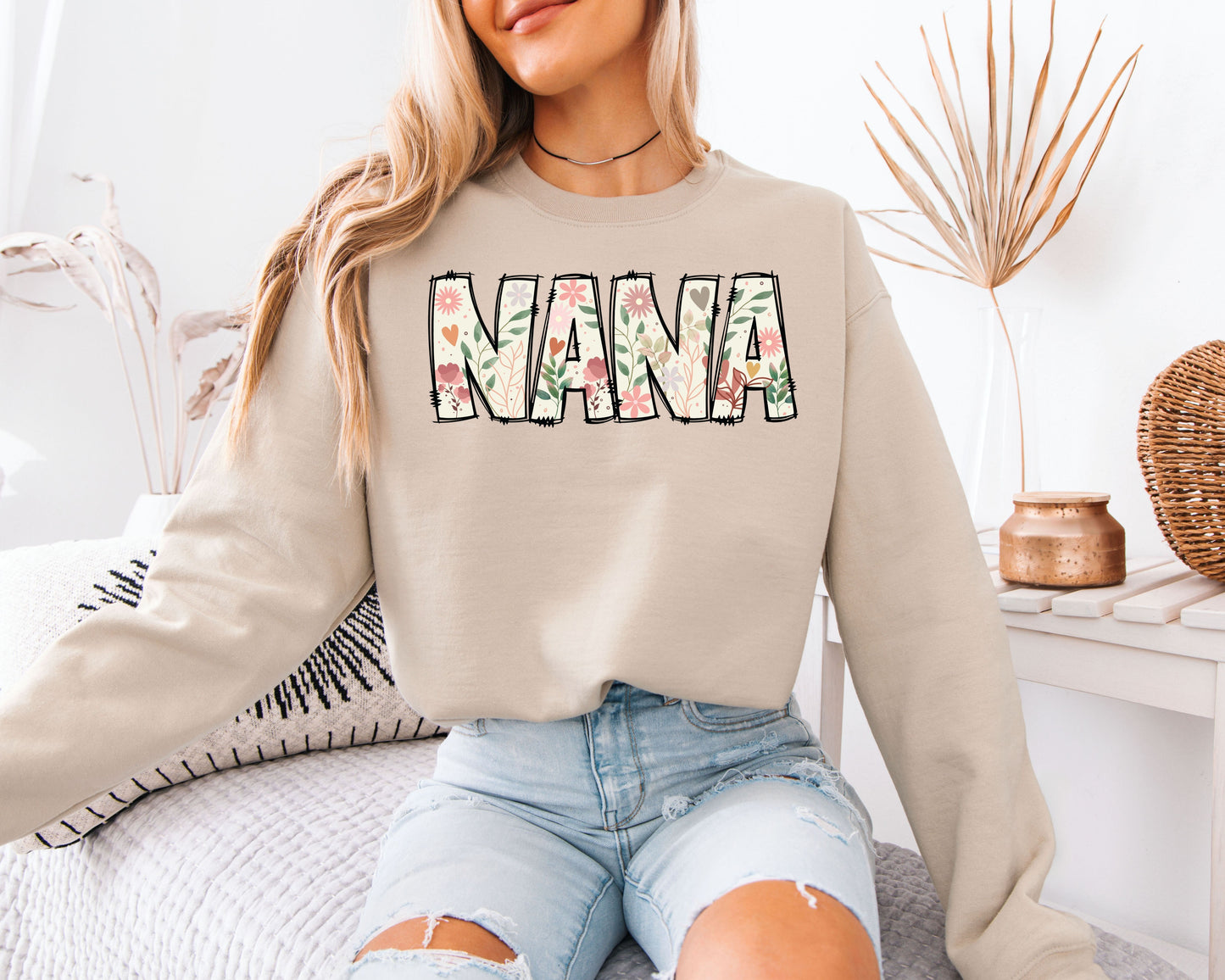 Blooming NANA Sweatshirt – Floral Typography Cozy Gift for Grandma