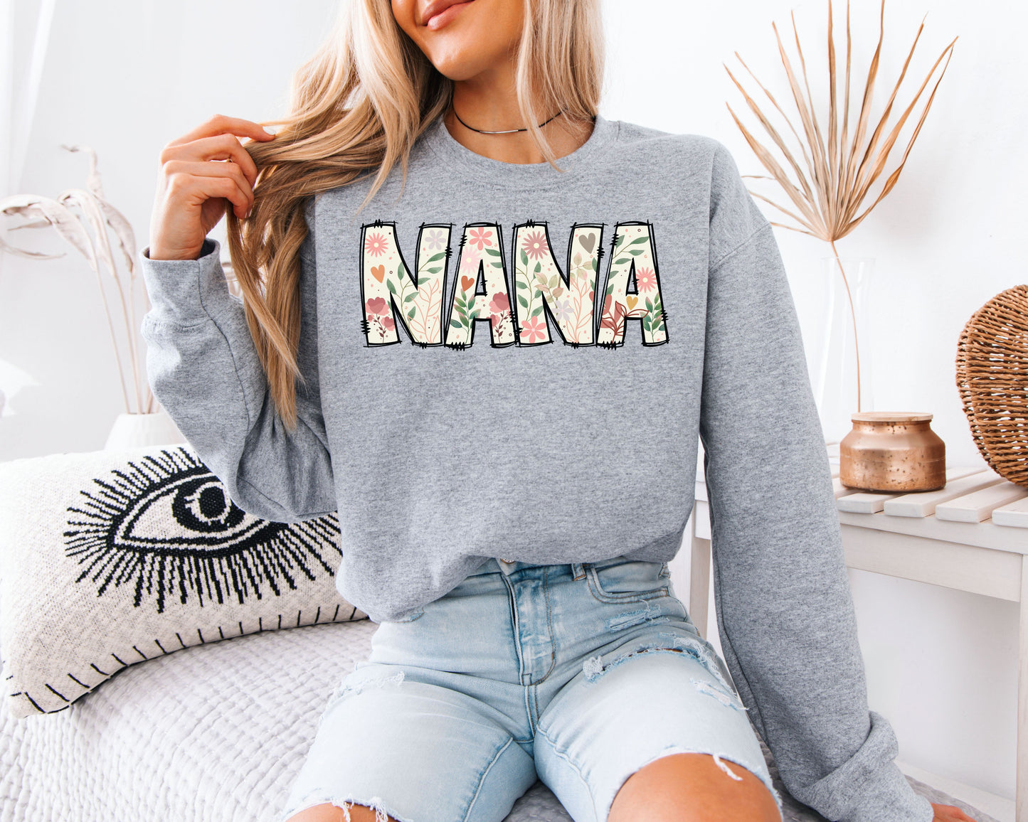 Blooming NANA Sweatshirt – Floral Typography Cozy Gift for Grandma