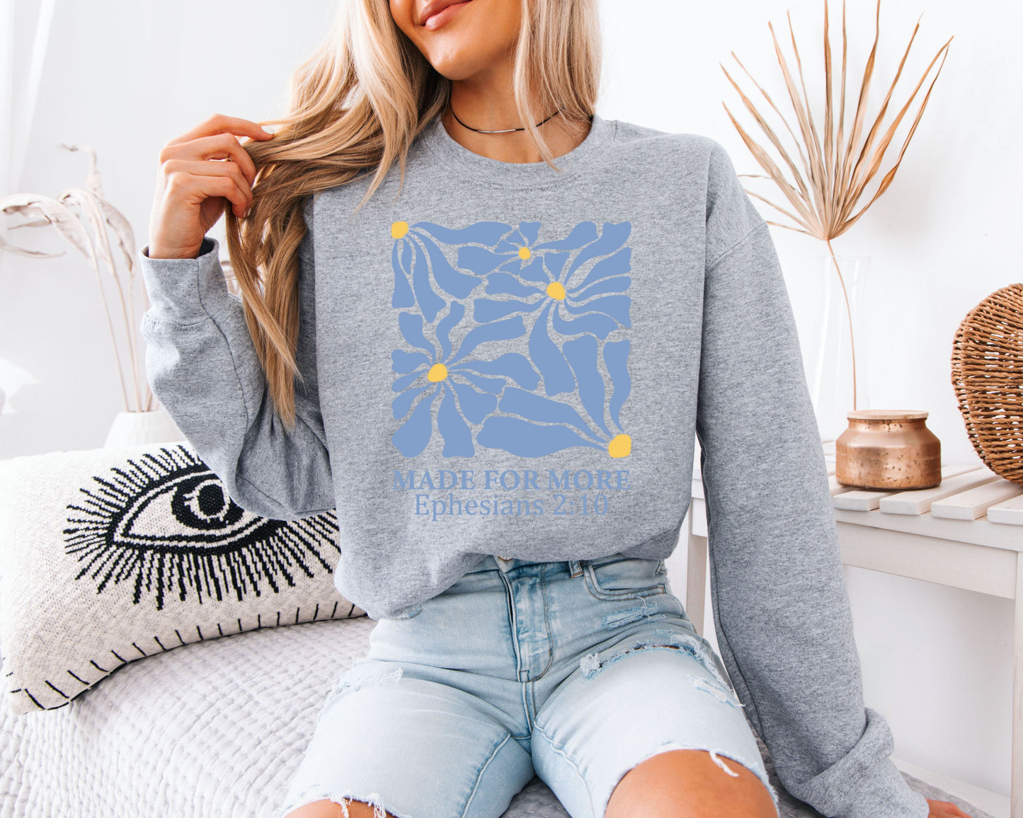 Garden Market Sweatshirt, Vintage Flower Stand Graphic Crewneck, Aesthetic Cozy Pullover