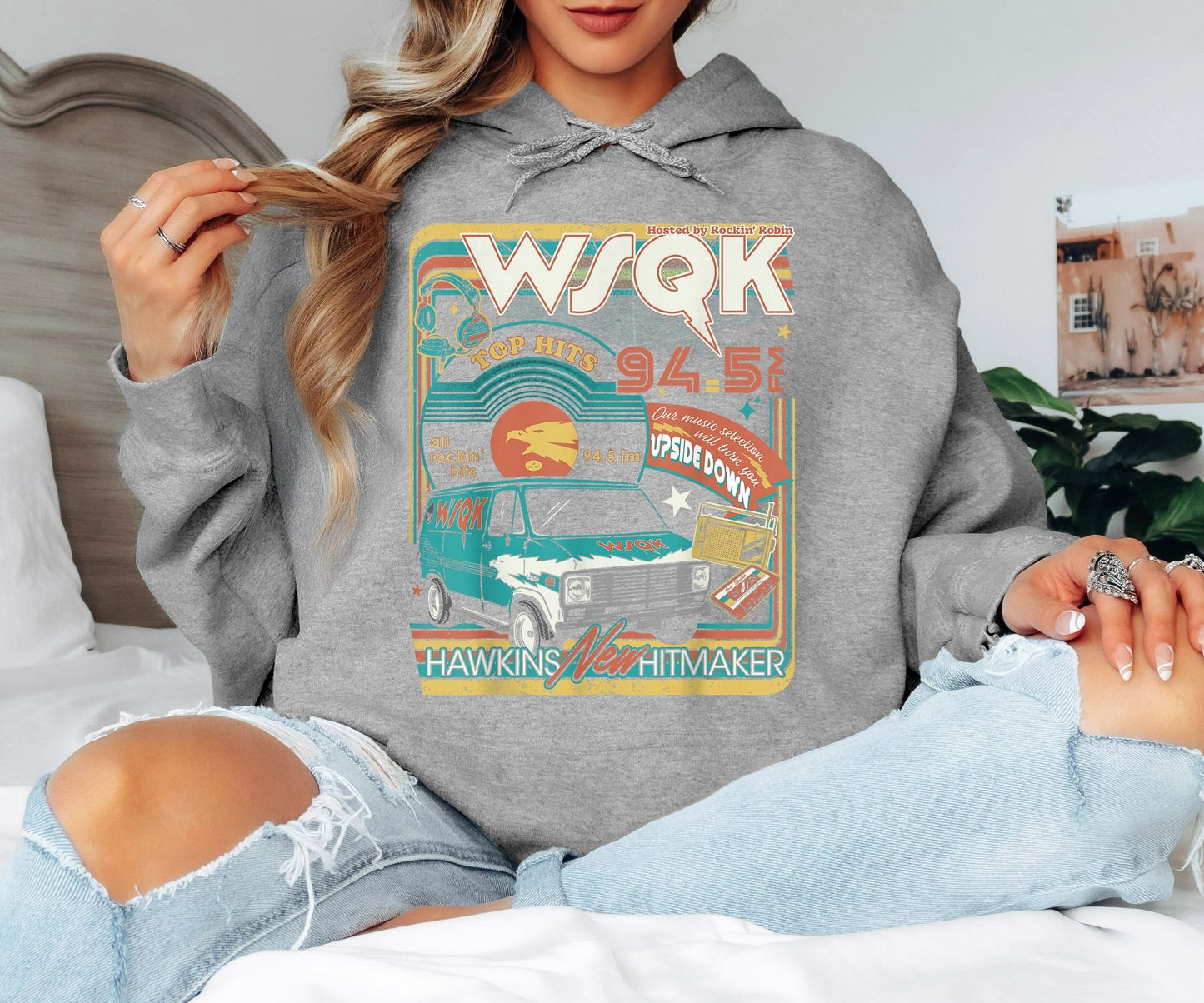 WSQK 94.5 FM Hawkins Hoodie – Stranger Things Inspired Retro Radio Hoodie, Vintage 80s Van Graphic, Unisex Cozy Sweatshirt