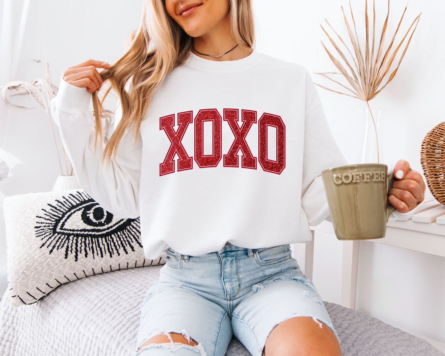 XOXO Glitter Red Varsity Sweatshirt - Valentine’s Day Pullover, Sparkling Love Statement Jumper, Cute Romantic Gift for Her, Glamorous XOXO Holiday Crewneck