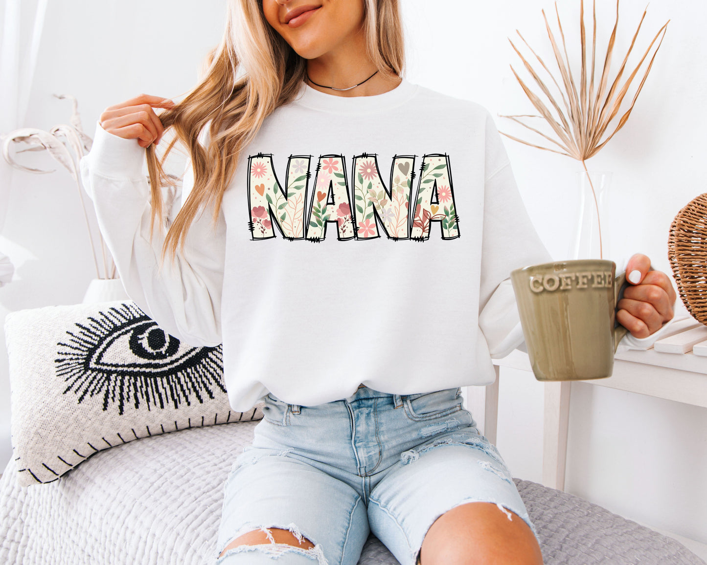 Blooming NANA Sweatshirt – Floral Typography Cozy Gift for Grandma