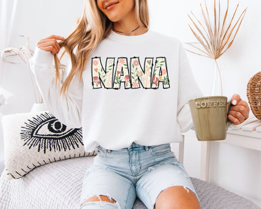 Blooming NANA Sweatshirt – Floral Typography Cozy Gift for Grandma