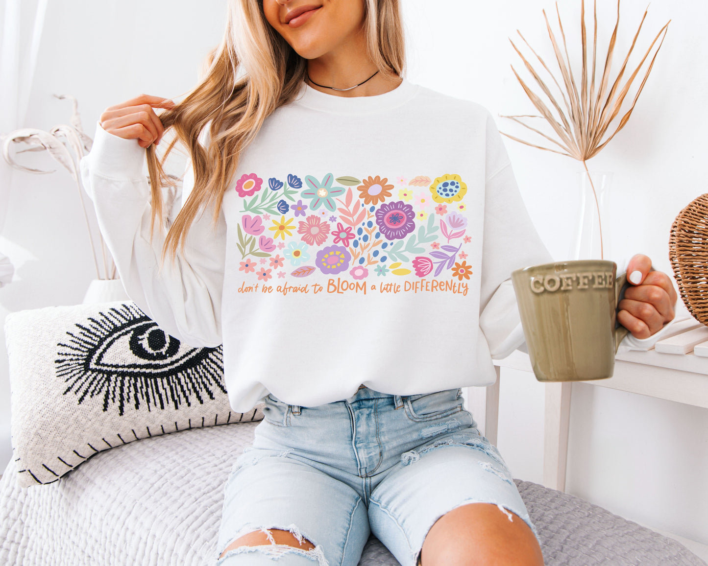 Minimalist Floral Line Art Tee – Modern Garden Sketch T-Shirt, Soft Everyday Nature Top, Simple Bloom Graphic Shirt